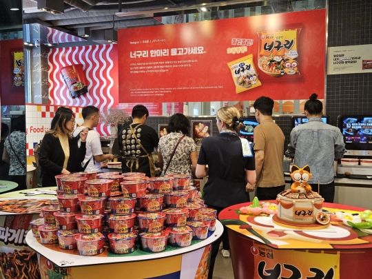 Cooking Neoguri Spicy Seafood Ramen: A Practical Guide — photo from Korean media
