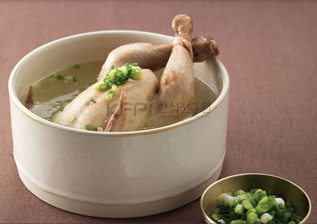 Tosokchon Samgyetang: A Gwanghwamun Ginseng Chicken Soup Review — photo from Korean media